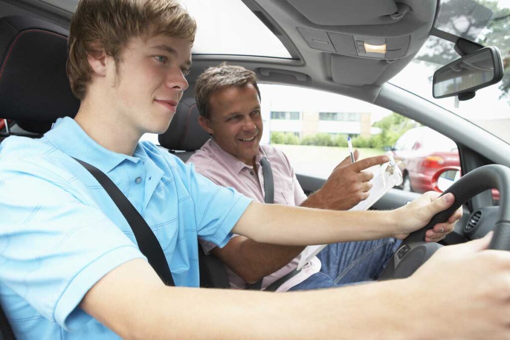 How to Choose the Right Driving Instructor in the UK